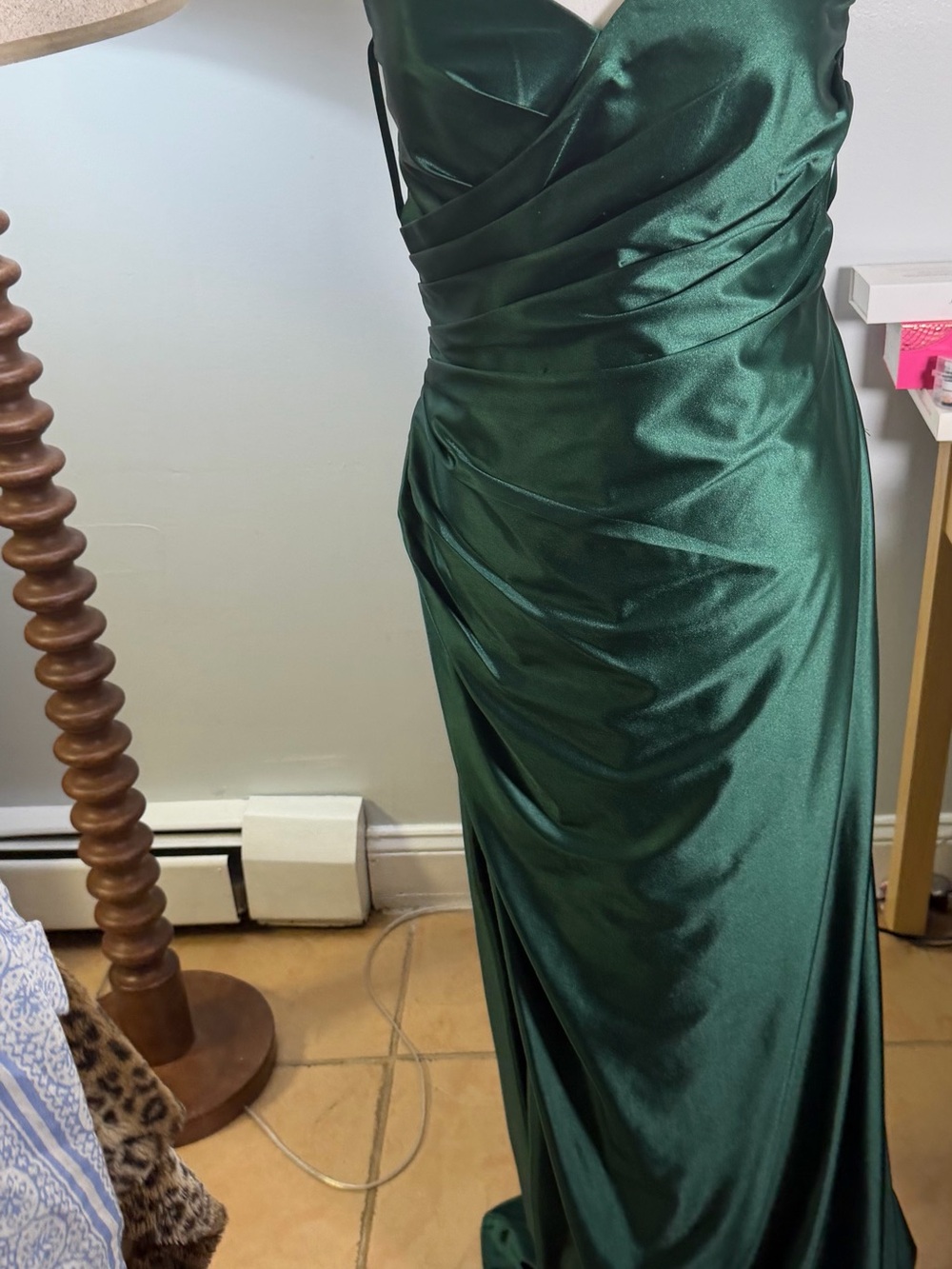 Elegant Green Satin Evening Dress - V-Neck Ruched Gown
